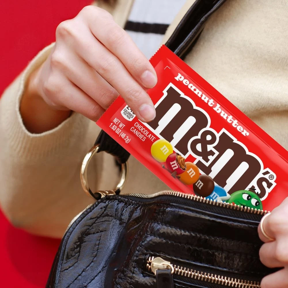 M&M'S Peanut Butter Chocolate Candy Full Size (24-count box, 1.63 oz bags) - Image 4